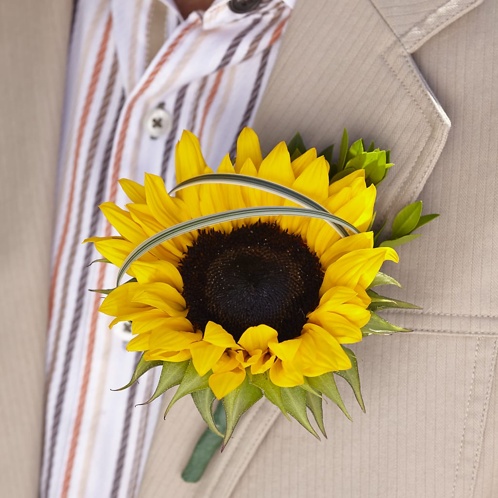 Free Spirit Boutonniere – Oopsie Daisy Florist, Raeford NC