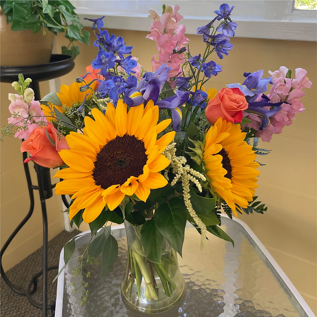 Rays of Life Bouquet –  Oopsie Daisy Florist, Raeford NC